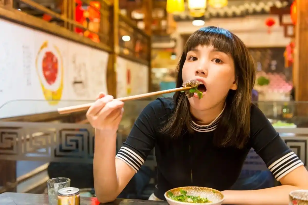 带着美女同事和元ev一路向西