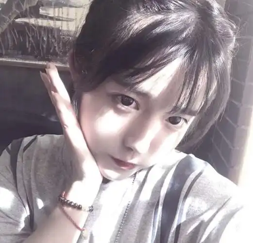 2020年9月14日 0:17   关注   ◎女生头像 ◎礼貌拿图 女生头像 评论