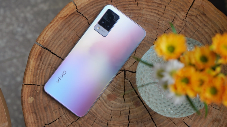 手机的朋友都知道,"时尚"是该系列的一大产品标签,最新推出的vivo s9