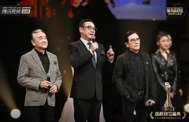 秦沛尔冬升姜大卫访谈(秦沛姜大卫尔冬升三兄弟同框)(1)