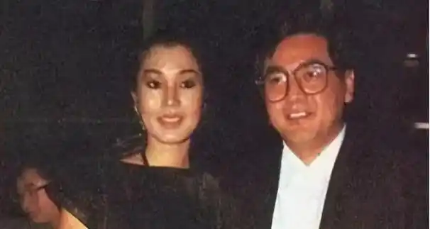 tvb老戏骨秦沛定居加拿大,女儿婚礼笑开怀,日籍妻子未露面