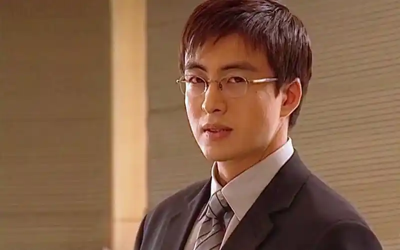 韩剧中裴勇俊最帅的角色莫属申东贤了