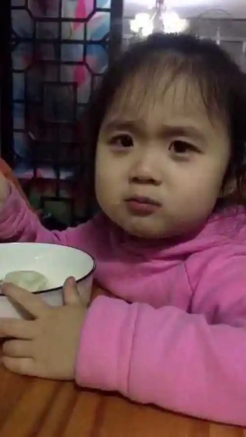 萌娃模仿妈妈表情,皱眉的样子太可爱了!_腾讯视频