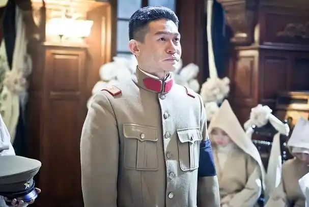 "退居后位"的杨宇霆经常在大庭广众之下与少帅张学良产生争吵,甚至一