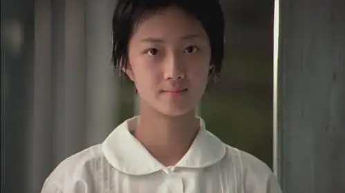 《蓝色大门》:自行车,泳池和原子笔