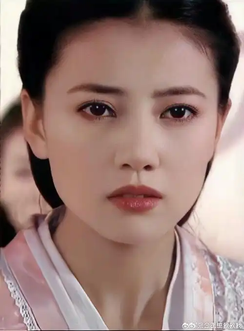 高圆圆说周芷若的发饰其实是扇子