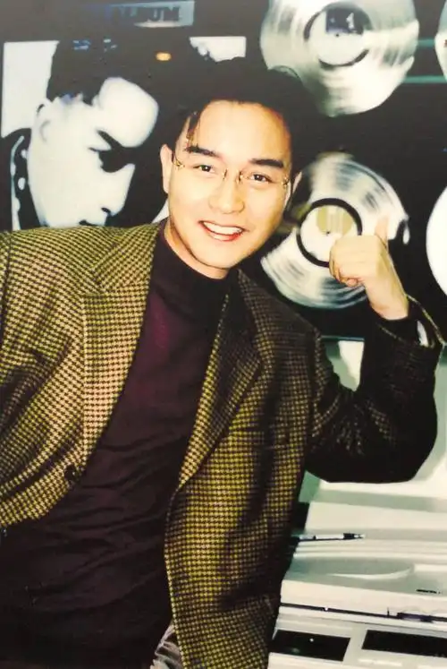 如何评价张国荣的穿搭