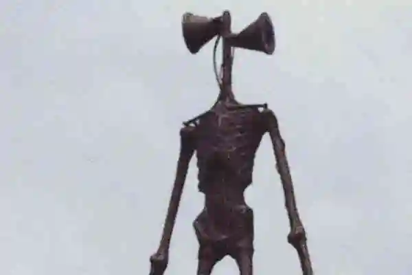 汽笛人是否真的存在长有血盆大口会模拟人的声音猎杀