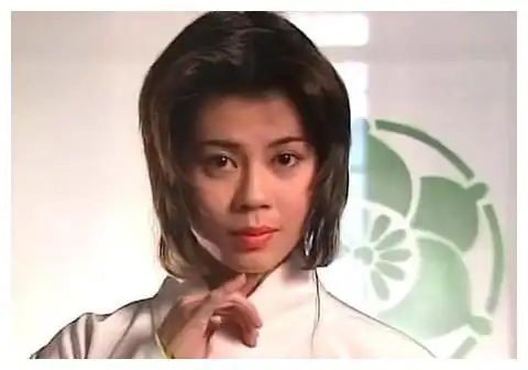 "最丑任盈盈"梁佩玲,惨遭车祸走路都困难,却拒卖可怜人设