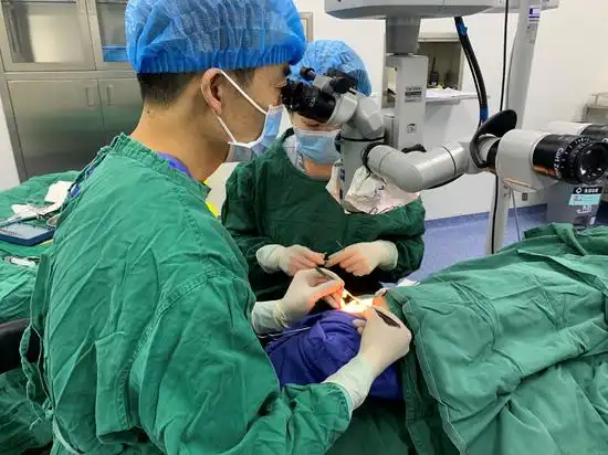 王志全主任为女童手术