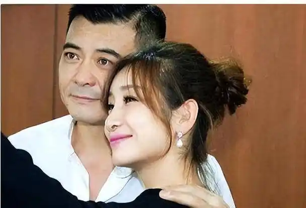 此前,秦海璐与老公王新军曾一同参与过一档节目,如今她也在荧幕上展现