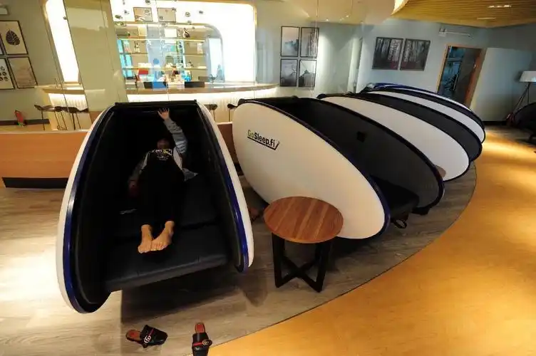 经常遇到误机的商务人士,会选择入住机场里的胶囊旅馆吗?