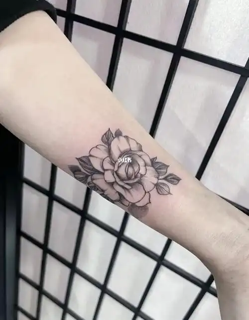 手腕小清新纹身
