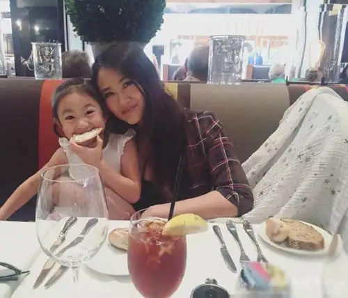 快讯 编辑:晓凡 关键词:李小鹏;二胎;满月;宝宝照片;李安琪;性别;告白