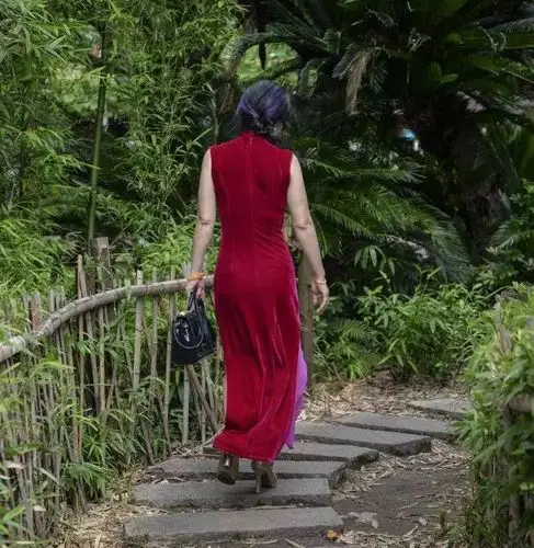 穿上旗袍保持一点神秘感做一个让人心动的背影杀手