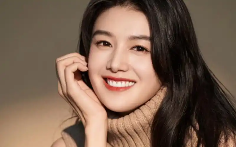 特地在工作之后上来与粉丝报平安.抖音搜索关注@余冰慧