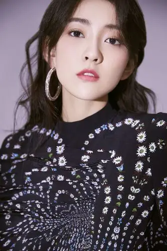 梁洁冬日写真曝光 清新雅致尽显淑女气质