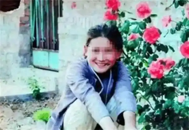 回顾小苏丽3岁被针线缝嘴5岁被虐死母亲出狱后将其挫骨扬灰