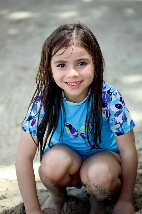 海边的小萝莉,一看就是纯白人血统 f4,1/160秒,iso160