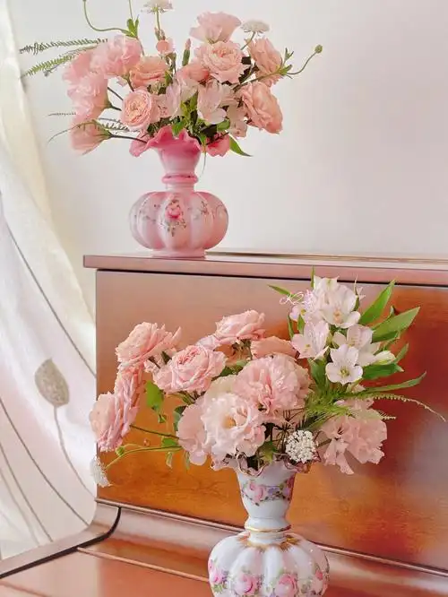 浅粉色六出花芒萁翠珠花#fenton芬顿#用花瓶点亮家#中古花瓶#鲜花分享