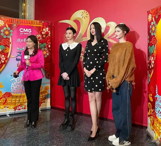 张梓琳合影杀手的称号真不是白叫的,连模特们都不是她的对手.