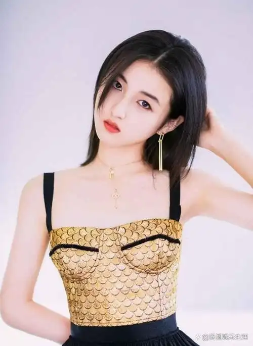 张子枫,中国内地女演员,零零后实力派小花.