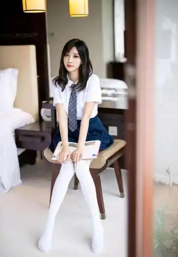 穿袜子女生