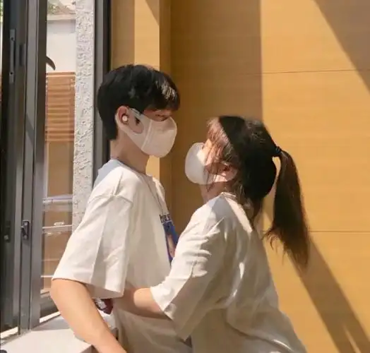 不太明显的情侣头像