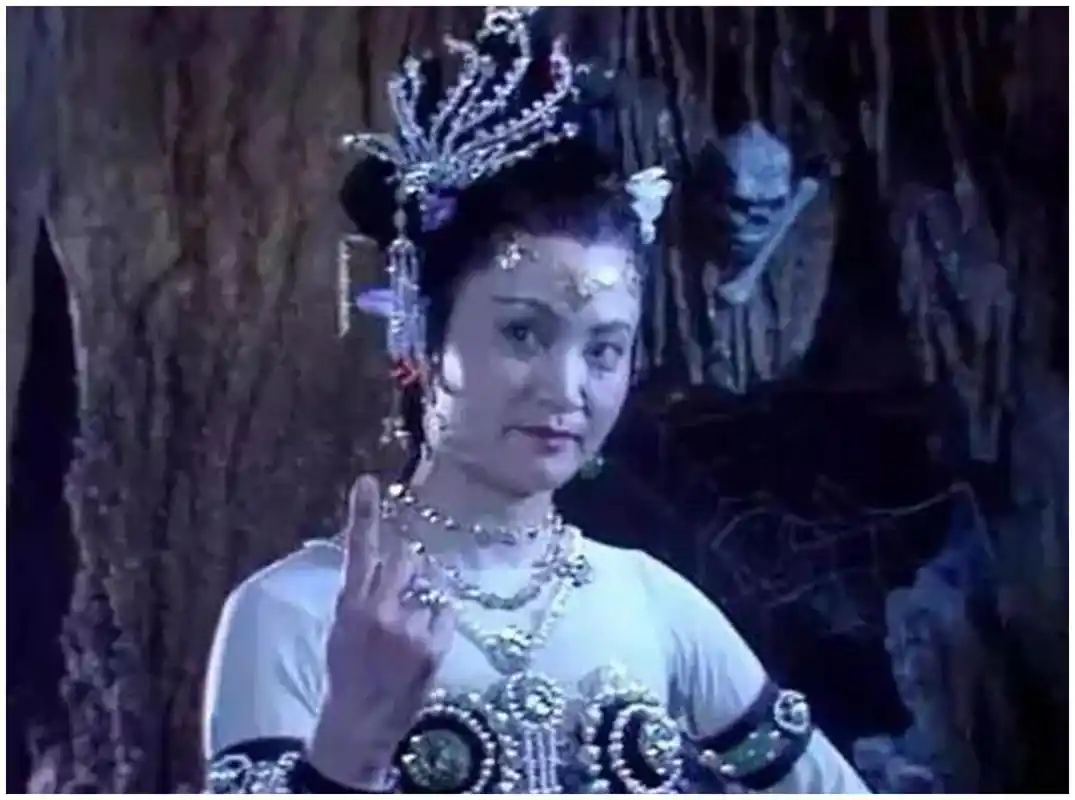 生命与长生二选一,白骨精为何选后者,看到她脊背上的字明白了