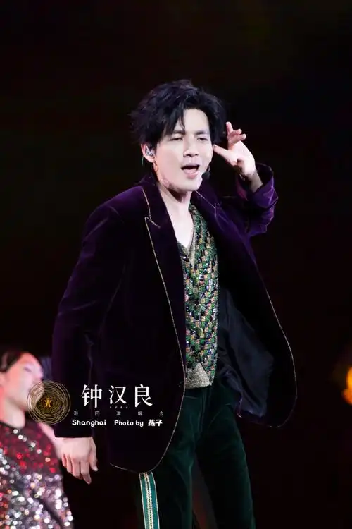 钟汉良超话#钟汉良上海演唱会#钟汉良的演唱会都是视听盛宴,一天更比