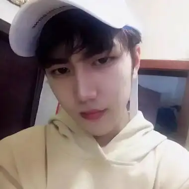 小哥哥自拍图片头像 高清真实的帅气小哥哥自拍头像_男生头像_美头网