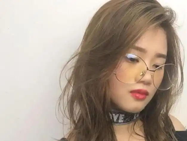 烫一款这样好看的发型,你就变女神喽!长发烫卷度越大越显成熟,适合