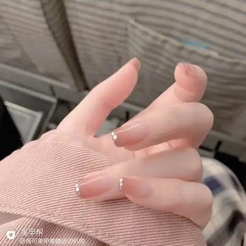 裸色方形夏天短指甲新娘上班族简约渐变法式美甲图片