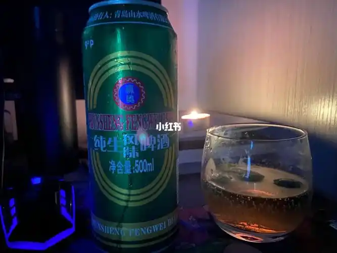 躲在房间偷偷喝酒的感觉也太好了