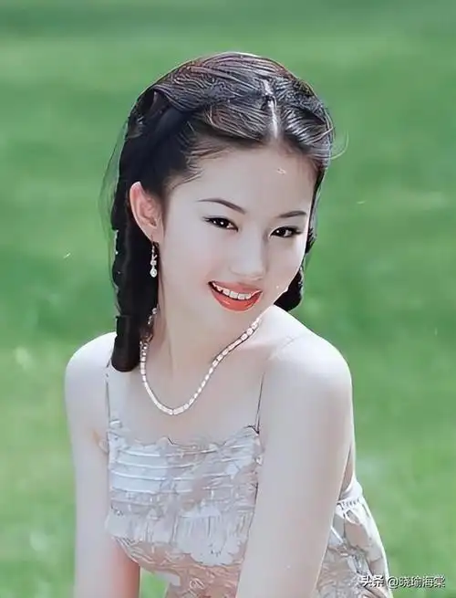 刘亦菲17岁跑步旧照,这是什么仙女下凡,连头发丝都在发光!