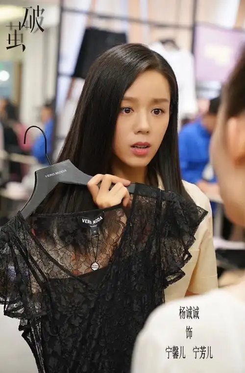 杨诚诚一人分饰两角在网剧破茧中完成了和自己飚戏