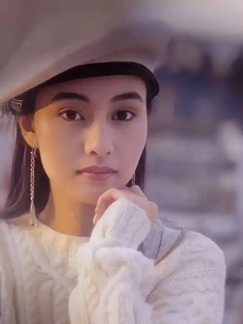 盛世美颜,香港第一美女李嘉欣:时光美人的传奇之路