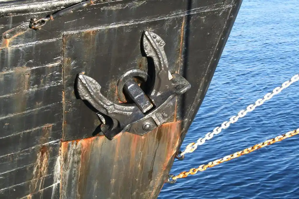 锚,一艘船上的大老锈锚