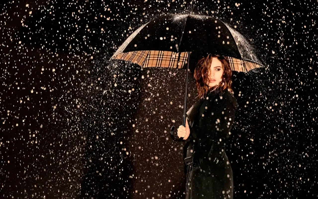 欧美美女明星莉莉·詹姆斯时尚性感写真图片桌面壁纸