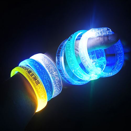 演唱会酒吧蹦迪夜跑亚克力宽边闪光变色发光夜光玩具荧光手镯手环