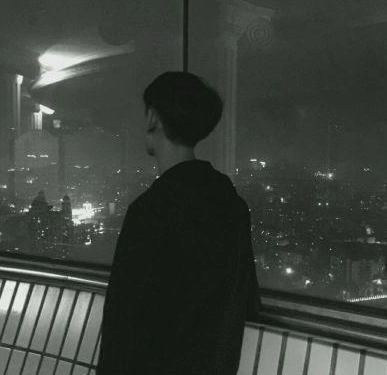 你们有没有很高冷的黑白灰头像和两个字的高冷网名?