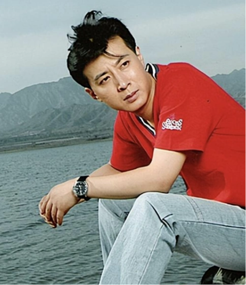 演员于洋:娶赵本山徒弟,凭《庆余年》大红,活成绝世好男人