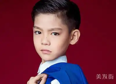 小男孩大背头发型图片