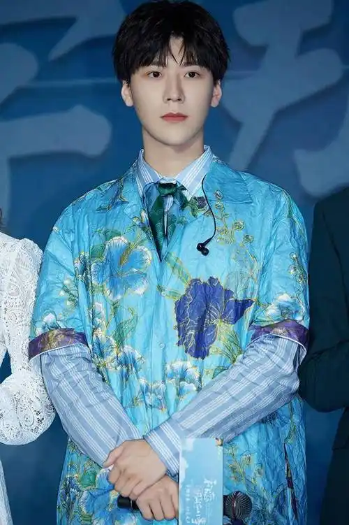 王博文出席初恋那件小事发布会甜蜜学长浪漫宠粉