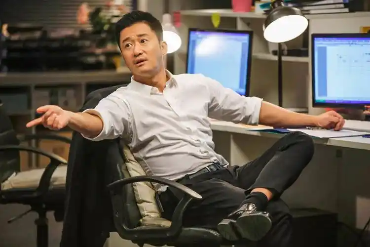 比如说吴京一些早期的经典作品和他因此获得的地位,都是不计其数的.