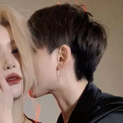 ins真人接吻情头想我就要说出来放在心里又不会涨利息_情侣头像_我要