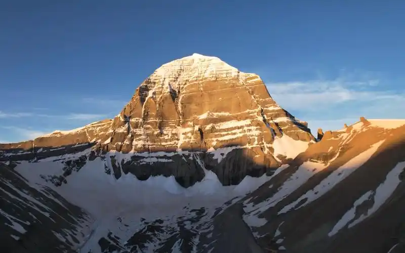 冈仁波齐山域航拍