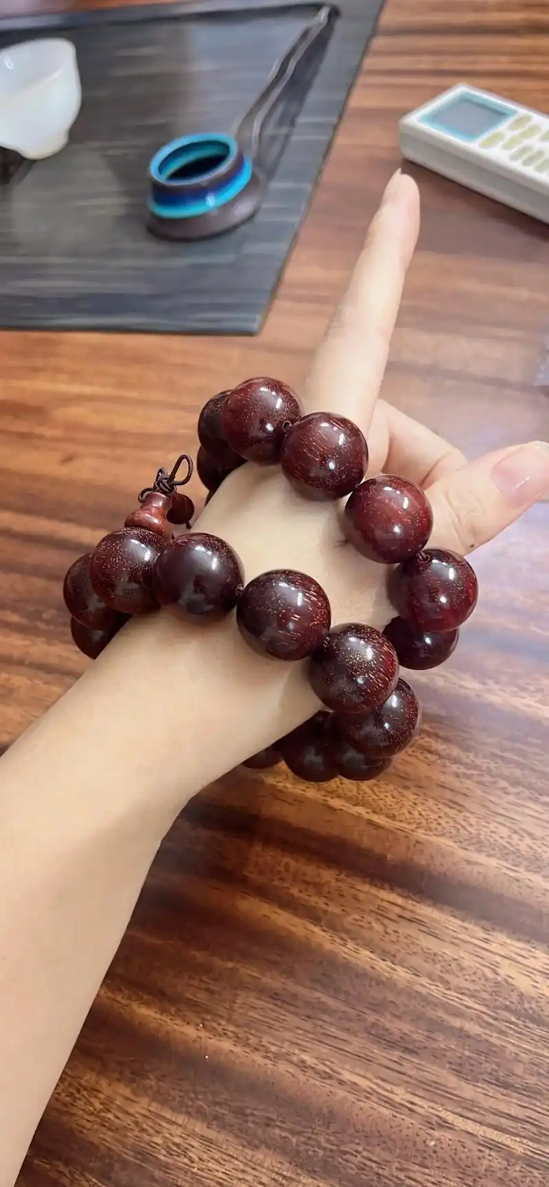 图二小叶紫檀可以送!还含运费那种.粉丝们,你们在哪?#文玩手 - 抖音