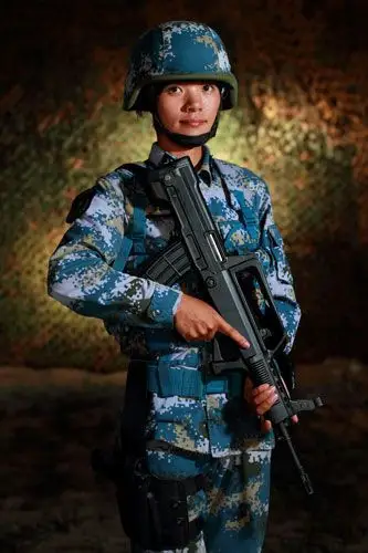 《超级女兵》诠释新偶像 被评新"超女"(图)