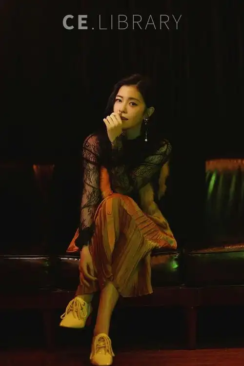 任容萱曝光杂志写真 造型百变展多样魅力